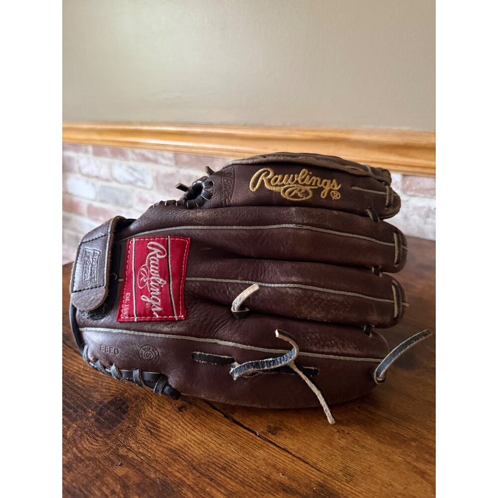 Rawlings Baseball Glove Brown Leather Right-Hand Throw Adjustable Strap